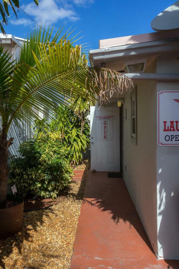 Richard'S Motel Courtyard Hollywood Exterior photo